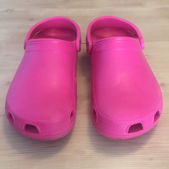 mens pink crocs size 12